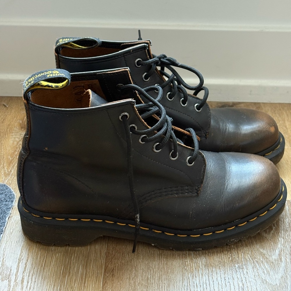 Dr. Martens Brown Leather Lace Up Boots Unisex US 8 men/US 9 women